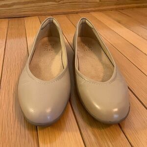Naturalizer Women's Beige Flats